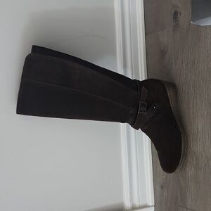 Tall boots, waterproof with zipper  and ribed inserts for extra comfort